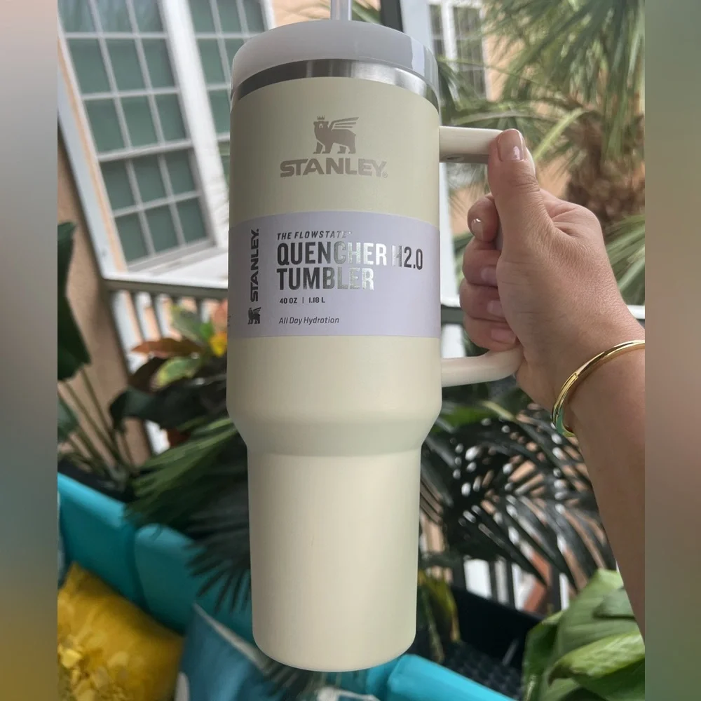 Stanley Cream White Quencher H2.0 Tumbler 40 oz with Box